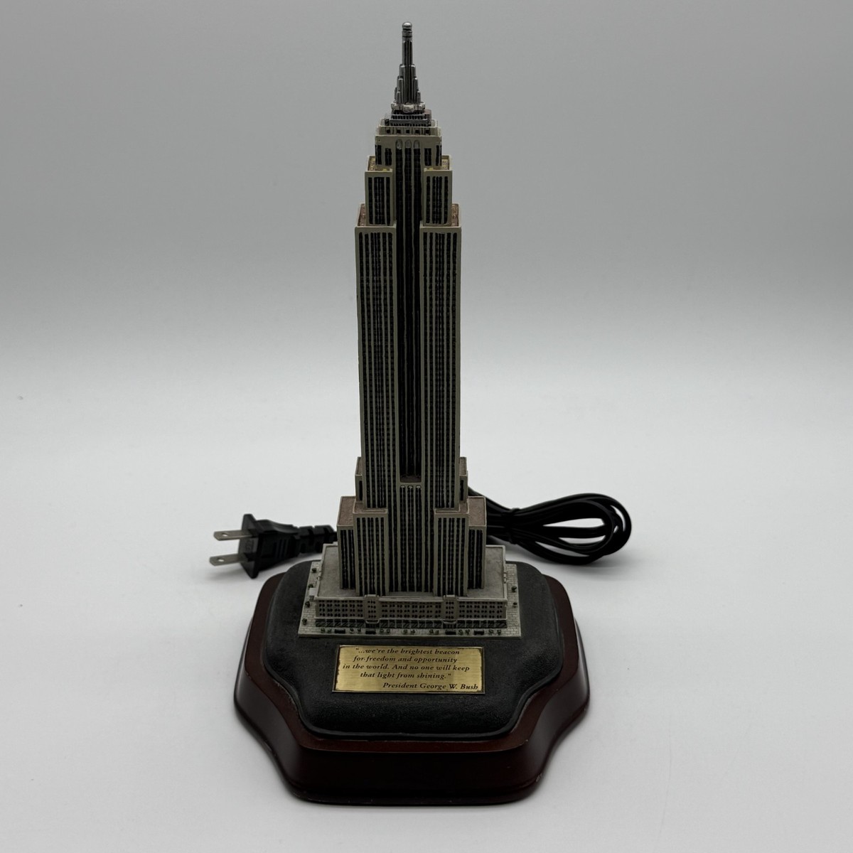 ダンバリーミント エンパイアステートビル 美品 ライトアップ Empi h9ES Danbury Mint Lighted Empire State Building Sculpture | eBay