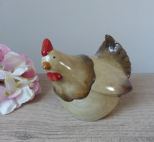 Poule beige et marron vernissée, déco vintage