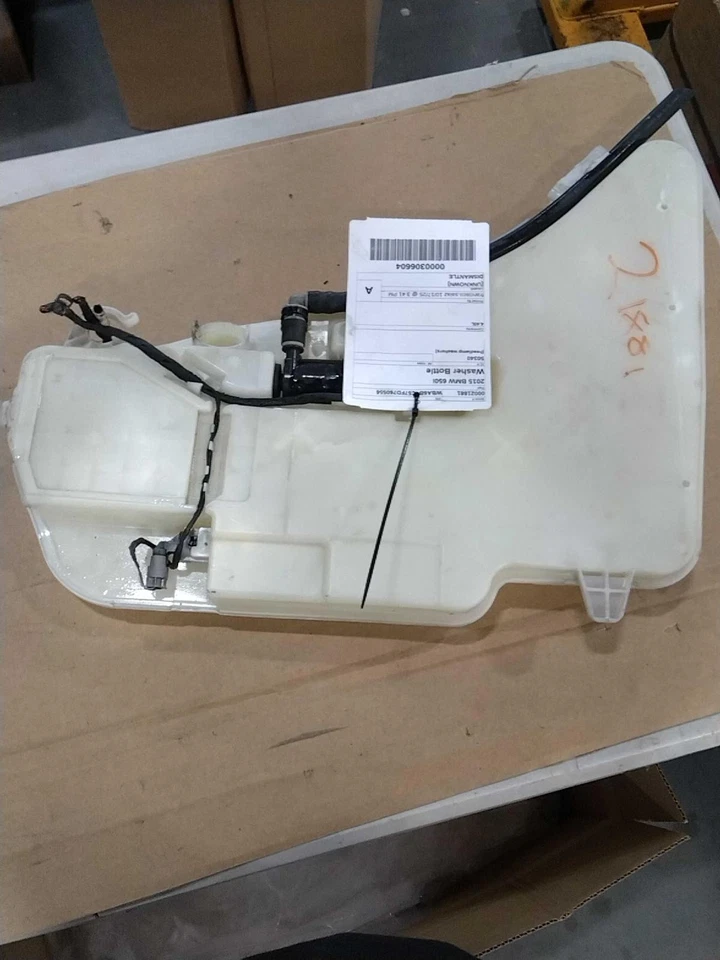 2015 BMW 650I Washer Fluid Reservoir OEM Black 4.40L 138K Miles NJ25-21881 Foto 2 de 4