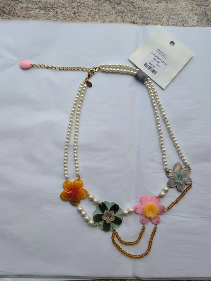COLLAR ANTHROPOLOGIE NUEVO CON ETIQUETAS Perlas Vintage Flores Y2K Foto 2 de 4