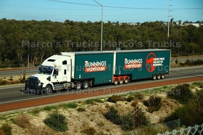LKW Foto Freightliner Planensattelzug Australien weiß Bunnings Warehouse #g8qe