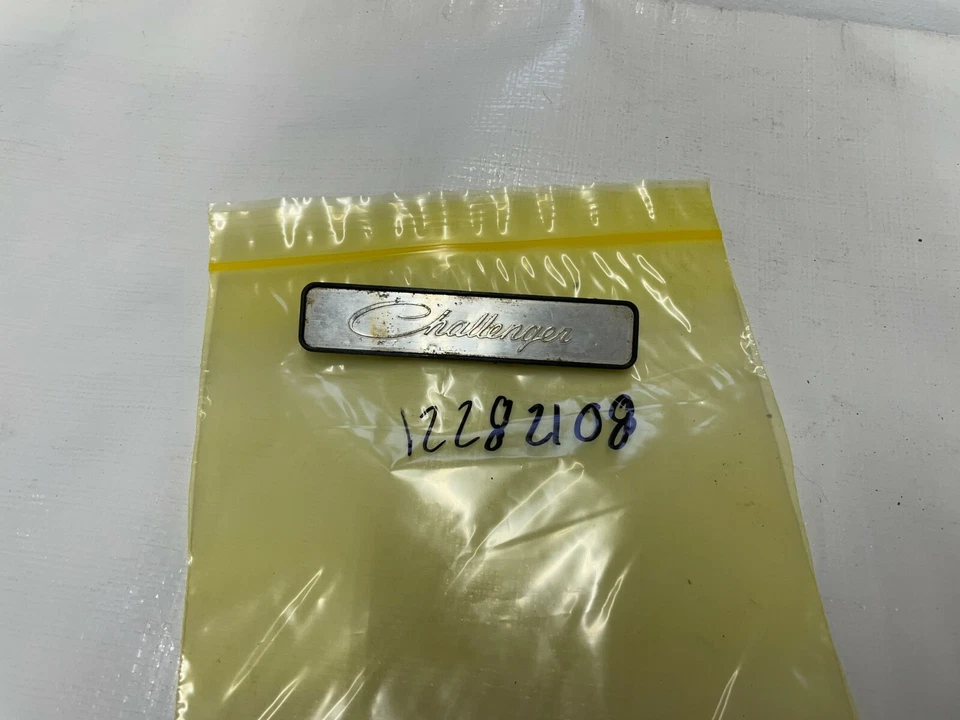 Dodge Challenger 1971-1974 tablero emblema Mopar placa de identificación moldura insignia Foto 2 de 4