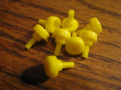 1974 King Oil Game Replacement 8 Yellow Caps    Flat# LV GA12