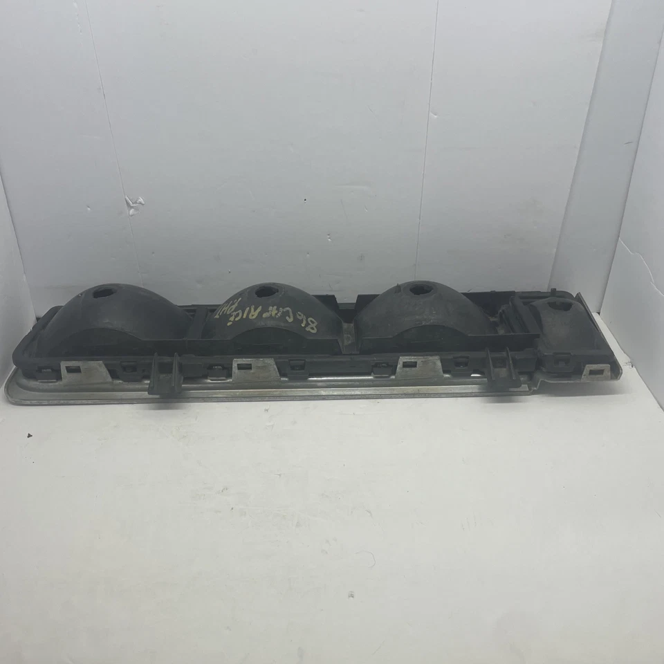 Задний фонарь для правостороннего пассажира 1986-1990 Chevy Caprice в сборе с 4 лампочками подержанный - Изображение 2 из 4