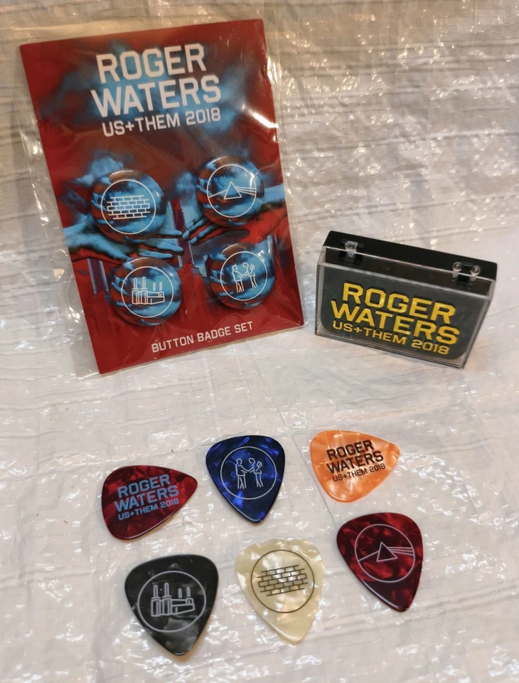 ROGER WATERS (PINK FLOYD) US + THEM TOUR 2018 PIN BADGES & PLECTRUM BOX ✳️RARE✳️ - Image 2 of 4