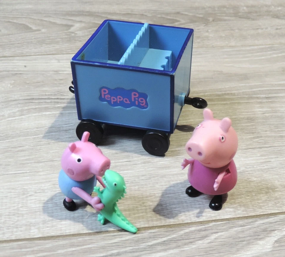LOT FIGURINES PEPPA PIG - Photo 1/1
