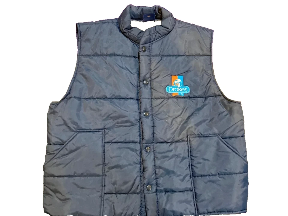 Drake’s Cakes Hilton Active Apparel Puffer Vest XL Snap Down Made In USA Vintage - Image 2 of 4