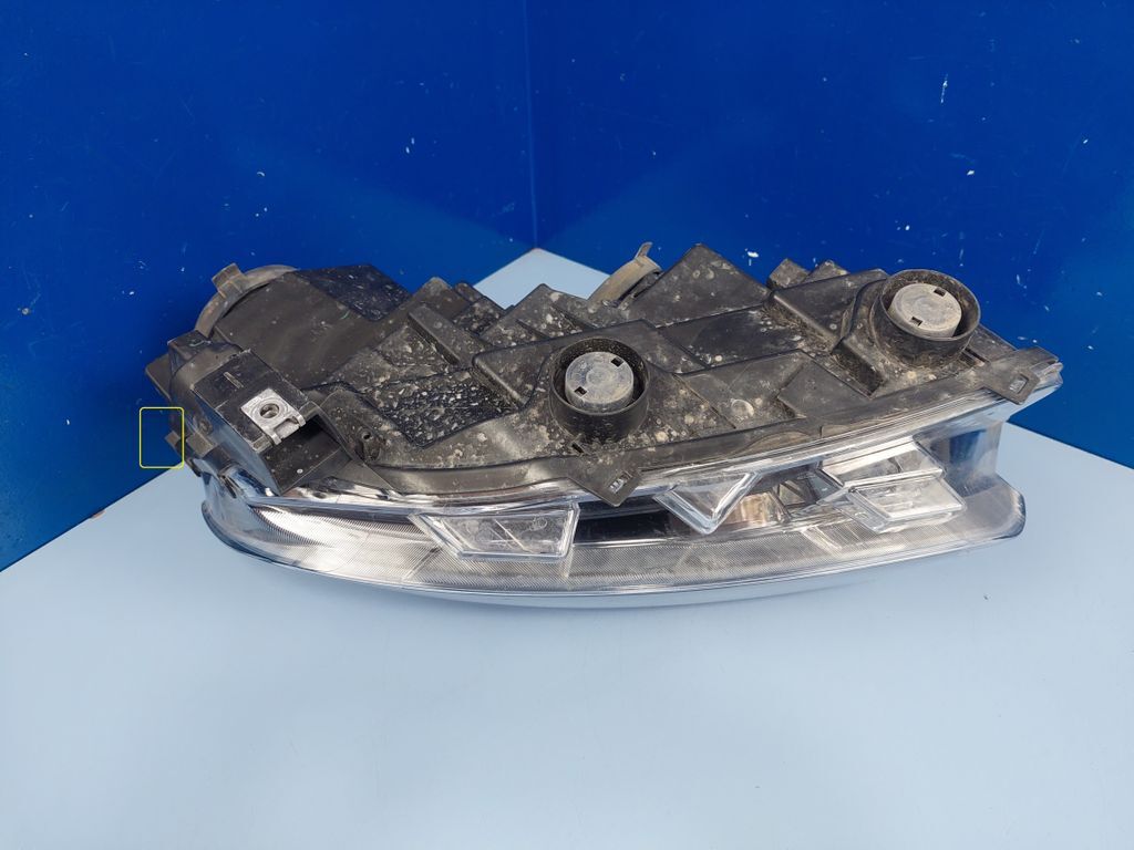 Toyota ProAce City 2019 Left front headlight headlamp 9835780680  