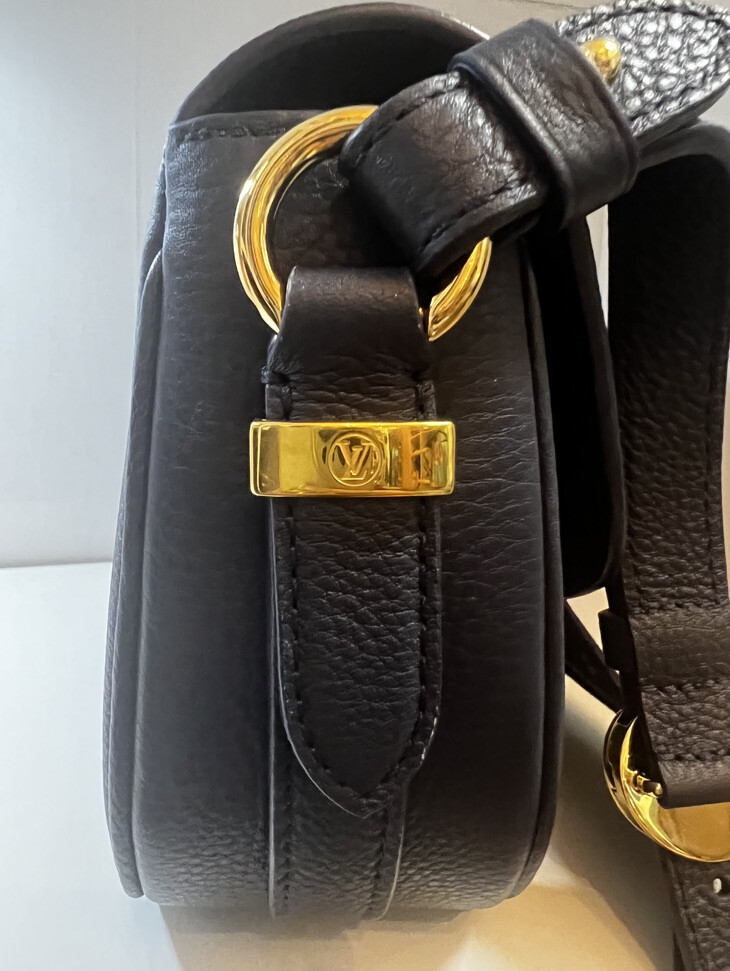 Louis Vuitton Black Leather Pont 9 Soft MM Bag