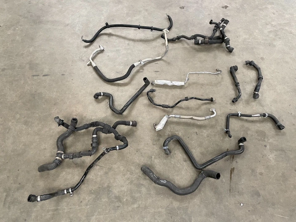 Juego de tubos de manguera de agua refrigerante motor Mercedes CLA45 AMG W117 14-18 2,0 L 1352 OEM Foto 4 de 4