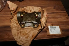NOS Spicer driveshaft yoke 4-2-679 158751H1 International Komatsu Freightliner