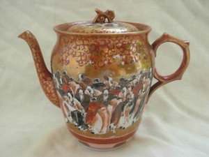 ANTIQUE JAPONESE SATZUMA HAND PAINTED PORCELAIN TEA OR COFFEE POT,LATE 19th.