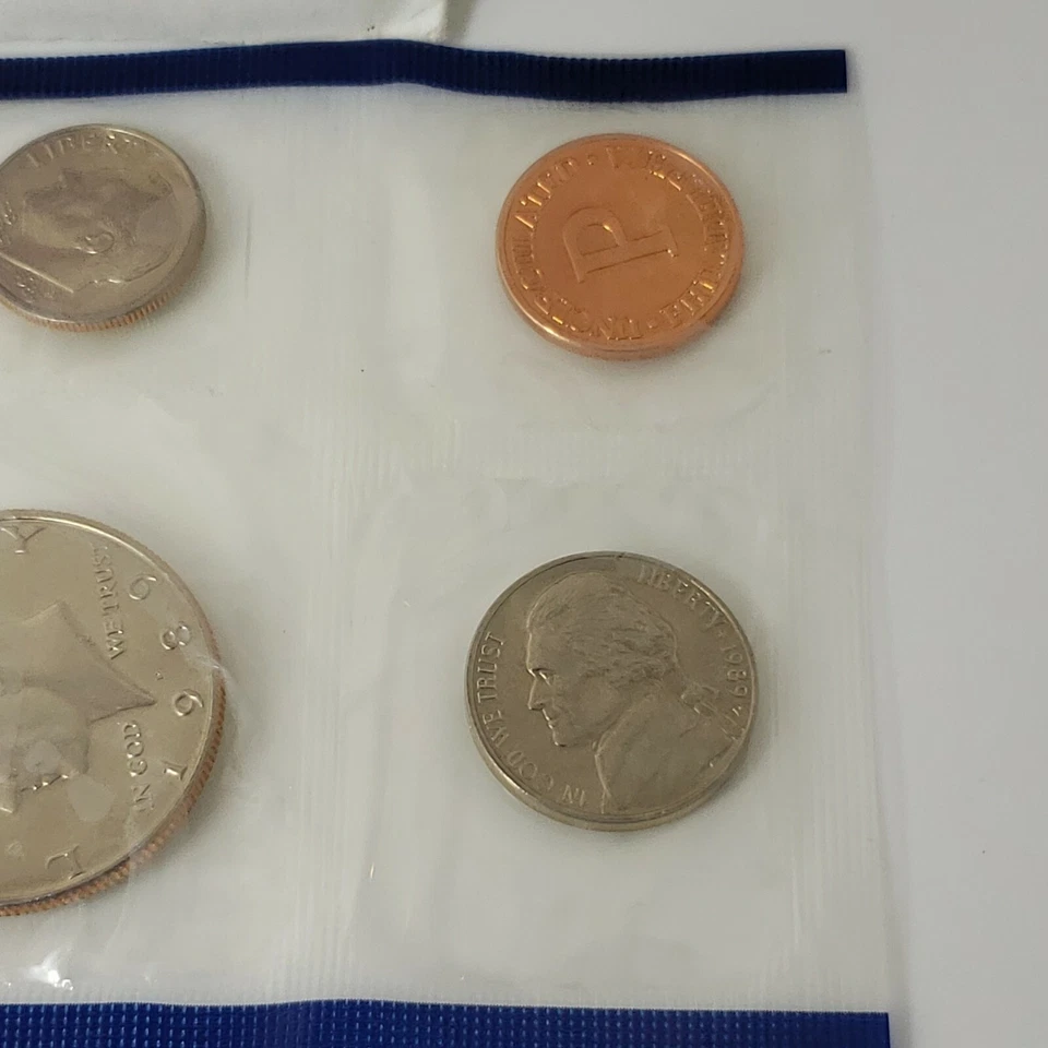 1989 US Uncirculated Coin Sets Philadelphia & Denver - Half Dollar, Quarter ++ - Image 2 of 4