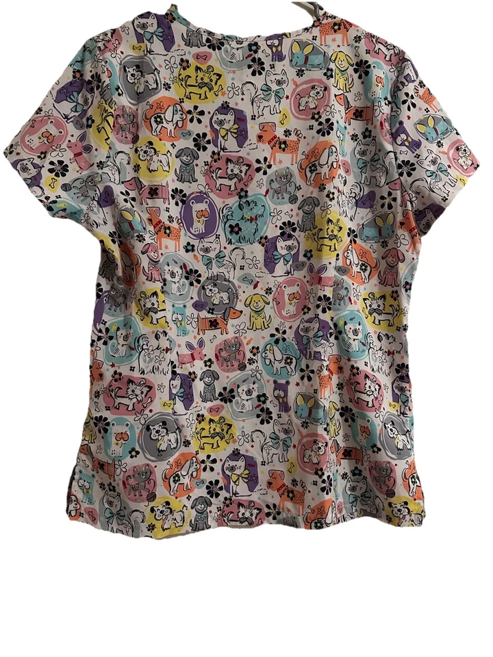 Blusa Médica Koi Basics Para Mujer Perro Blanca Cuello en V Con Bolsillos Talla M Foto 2 de 3