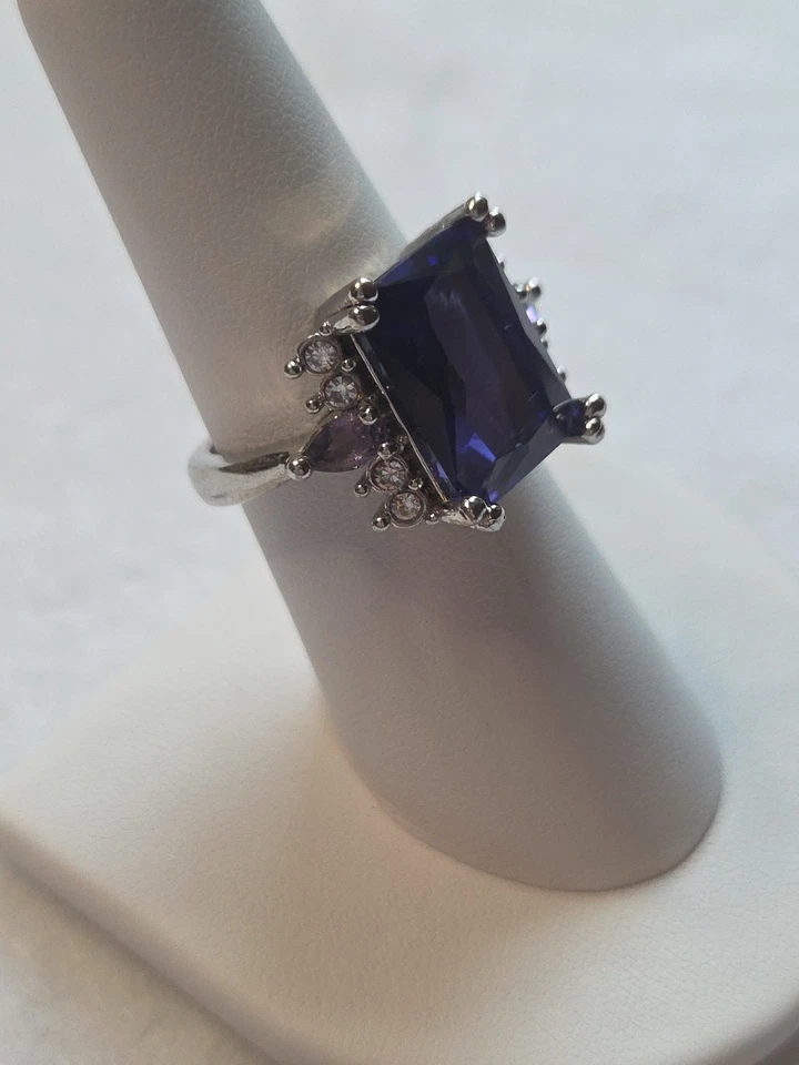 Elegante anillo de cóctel vestido de tanzanita y diamantes simulado talla 6,75 Foto 4 de 4