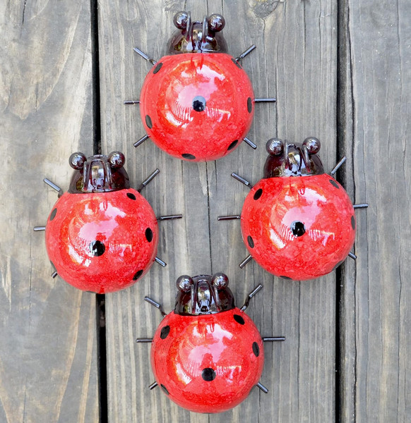 Set 4 Esculturas Jardín Metal Mariquitas Exterior Decoración Pared Rojo