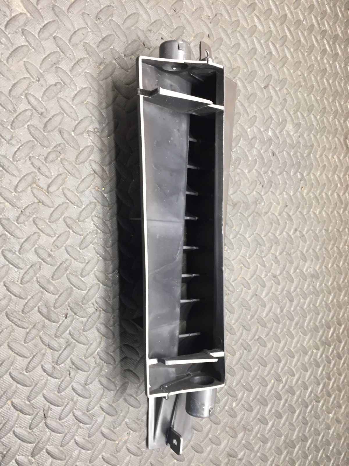 97-04 C5 CORVETTE WINDSHIELD DEFROST AIR DUCT USED OEM 10229414 #8 7946