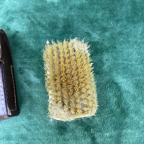 Vintage Real Hide Leather Travel Brush Case Monogrammed CTH Made in England - Foto 3 di 6