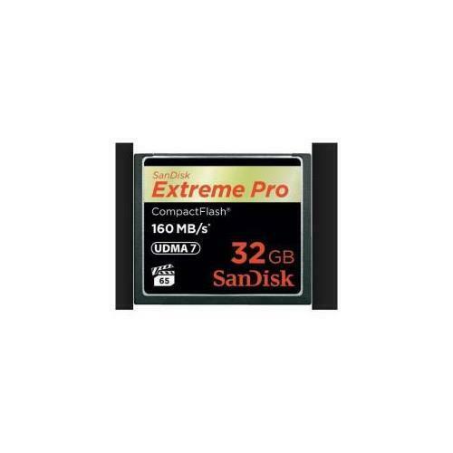 CF Compact Flash Memory Card Reader con Sandisk Extreme III da 4 GB e scheda di memoria Foto stock