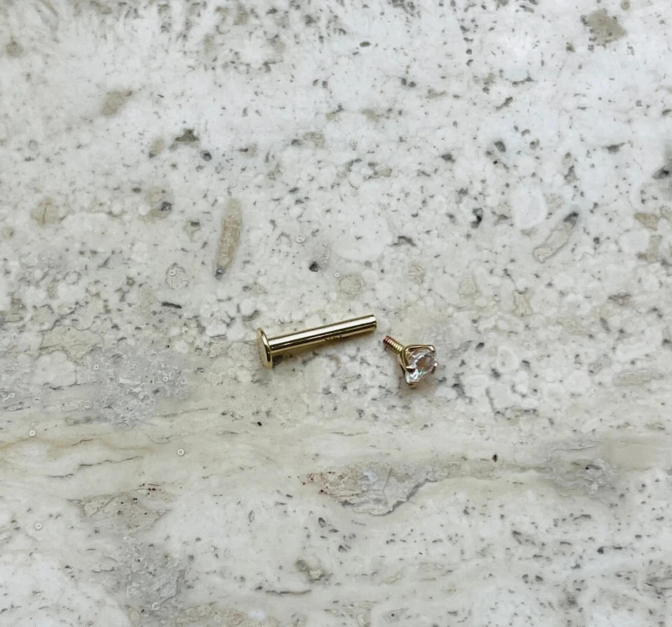 Alfiler de nariz solitario de diamantes naturales redondos de 3 mm diario de 18 g de oro amarillo sólido de 14 k Foto 3 de 4