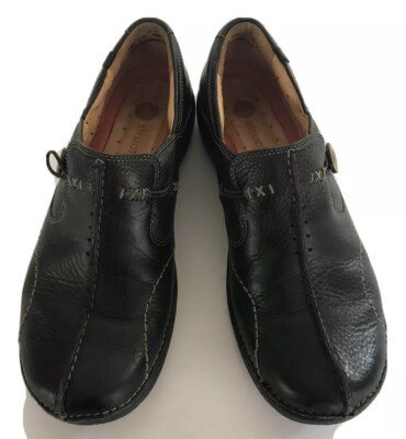 clarks structured shoes womens