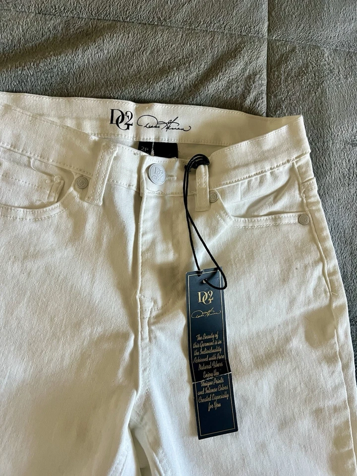 DG2 Diane Gilman White Jeans 2P Petite Stretch Denim Pants NWT Classic Fit - Image 2 of 4