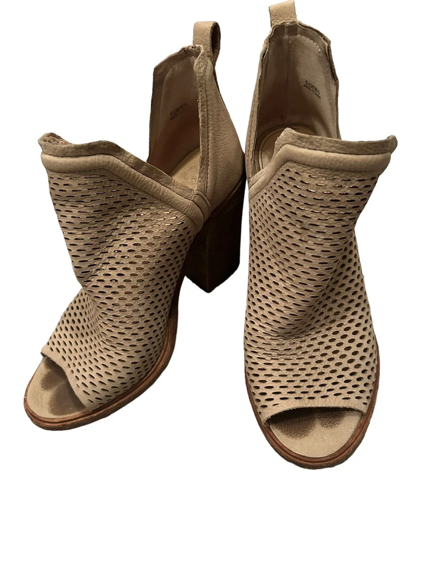 Vince camuto kensa hotsell peep toe bootie