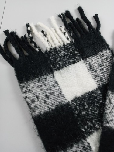 Victoria Secret Winter Scarf Buffalo Plaid Black and White Long W 13x L 65 in - Picture 2 of 9