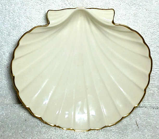 Lennox Scalloped Seashell Shaped Ivory Candy/Trinket Dish 24k Gold Trim