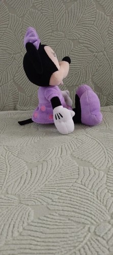 Lote de 2 vestidos de felpa rosa/púrpura a lunares de Disney Minnie Mouse Just Play, LLC. - Imagen 6 de 18