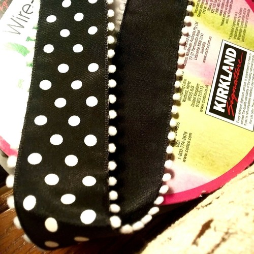 Chalk White Dots Black Satin 1.5" x 3 yd Wire Ribbon Double Side White Tassels - Picture 3 of 9