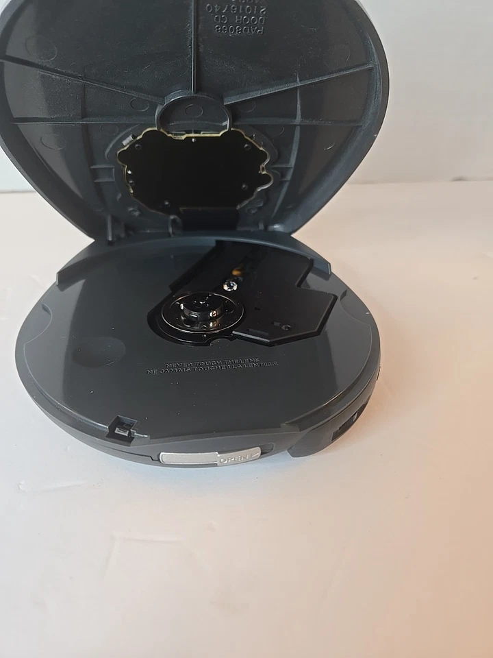 Reproductor de CD portátil RCA RP-2365RC con refuerzo de graves, 45 ESP probado y funciona muy bien Foto 2 de 4