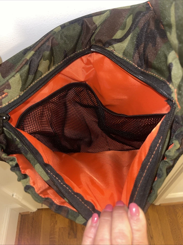 尿布 Dude 尿布袋迷彩和橙色男式斜挎包信使 — 第 4/4 张图片