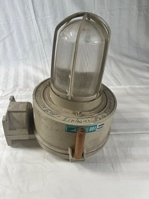 CROUSE HINDS HAZARDOUS LOCATION  LIGHT FIXTURE Champ VMV