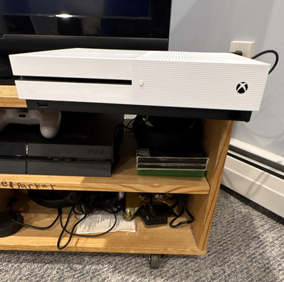 Microsoft Xbox One S Console White 1TB 4K UHD Region Free (2016)