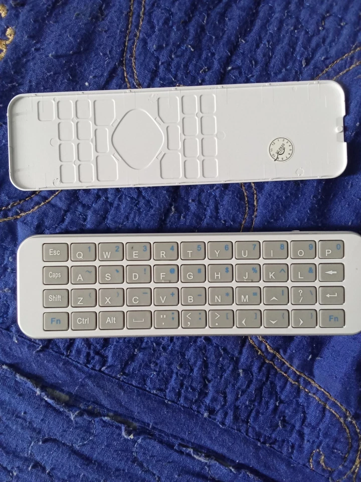 iPazzPort Wireless Mini Handheld Keyboard for PC Laptop - Image 3 of 4