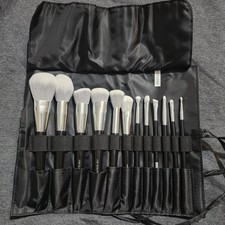 La Feel X Enther Classic Pro Collection Makeu...