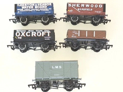 Bachmann Mixed Goods Wagon Mixture x  5. V/good Cond. Plastic Wheels. OO Scale