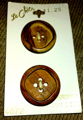 VTG 2 LE CHIC WOOD 4 HOLE BUTTONS BLUMENTHAL PORTUGAL 1 1/8'' ROUND SQ RIM 4072