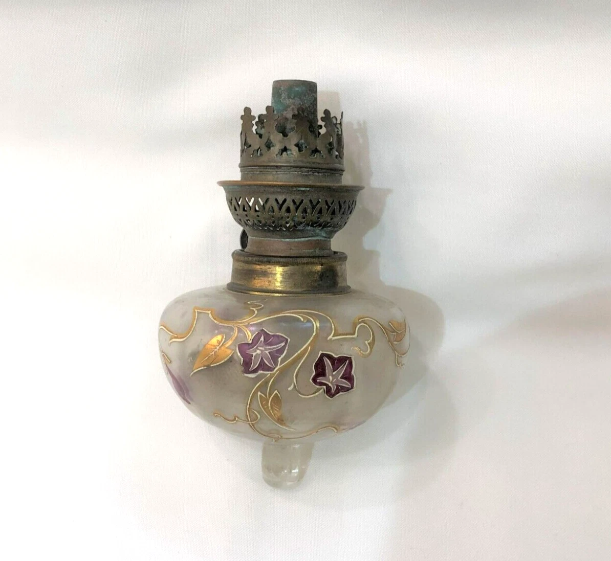 Lampe à Pétrole Ancienne – Cuve Verre Bleu Tulipe, Piétement Laiton 12″