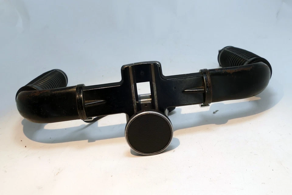 Hasselblad 46132 Double Dual Handgrip for 500 EL and EL/M Flash Bracket Shutter - Image 2 of 4