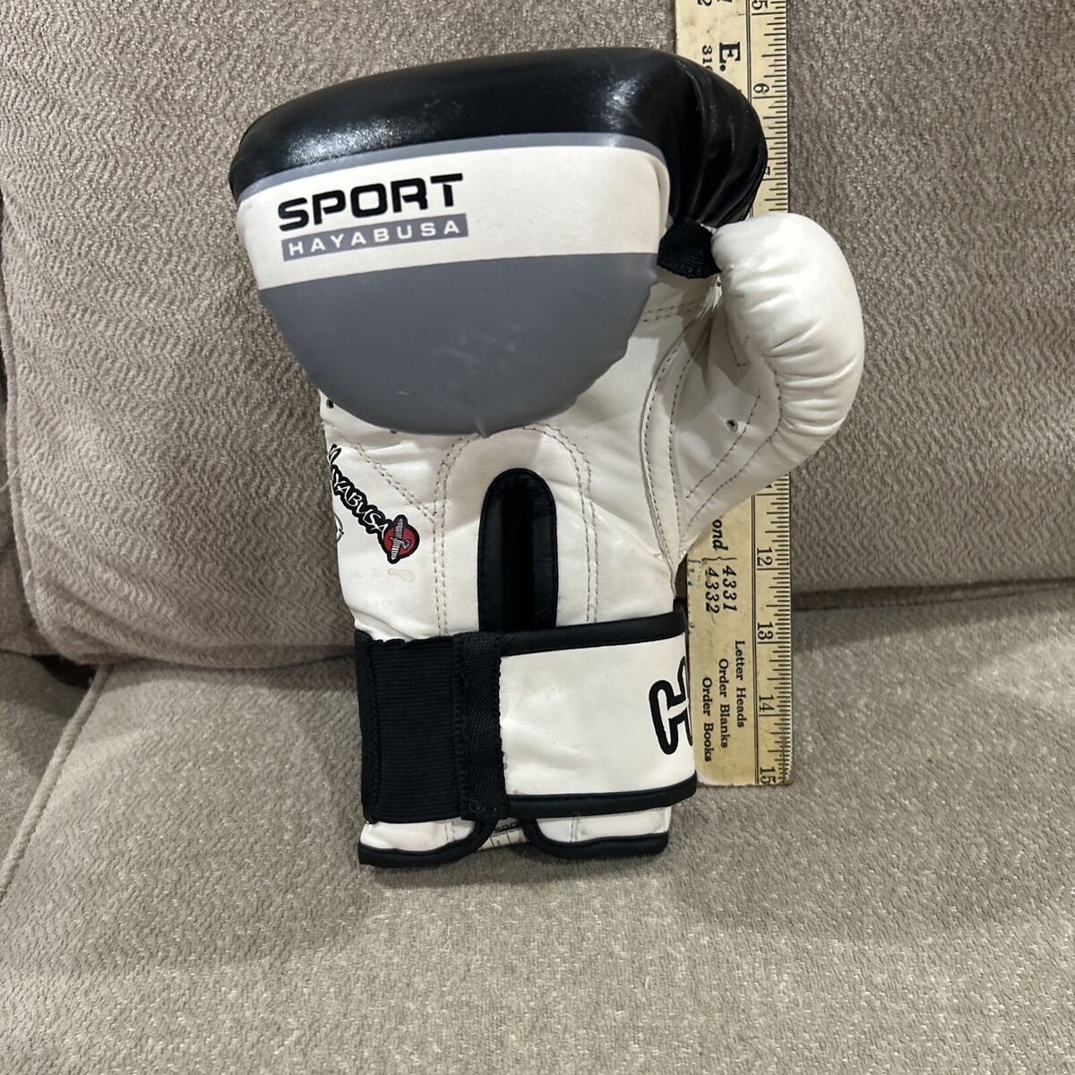 HAYABUSA ボクシンググローブ 8oz Hayabusa Pro Boxing Gloves • Hayabusa