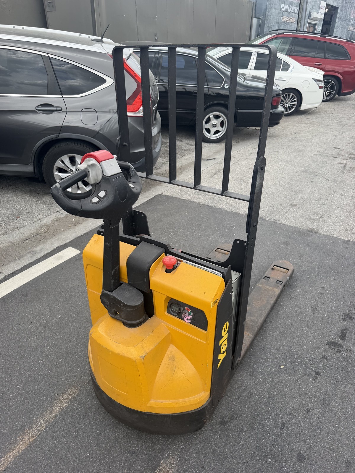 Yale MPB045VGN24T2746 Electric Pallet Jack with 4,500lb Cap.