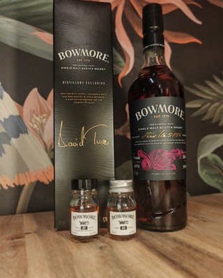 Bowmore Feis Ile 2026 David Turner SIGNED + Bowmore 25Y & Aston Martin 21Y
