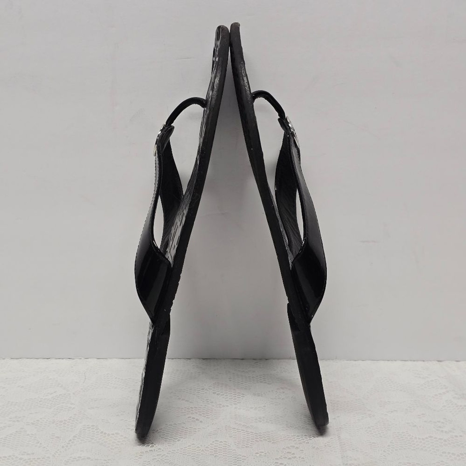 Tory Burch Thora Flip Flop Black Leather Sandals Size 9 Silver Logo Boho Summer thumbnail 5