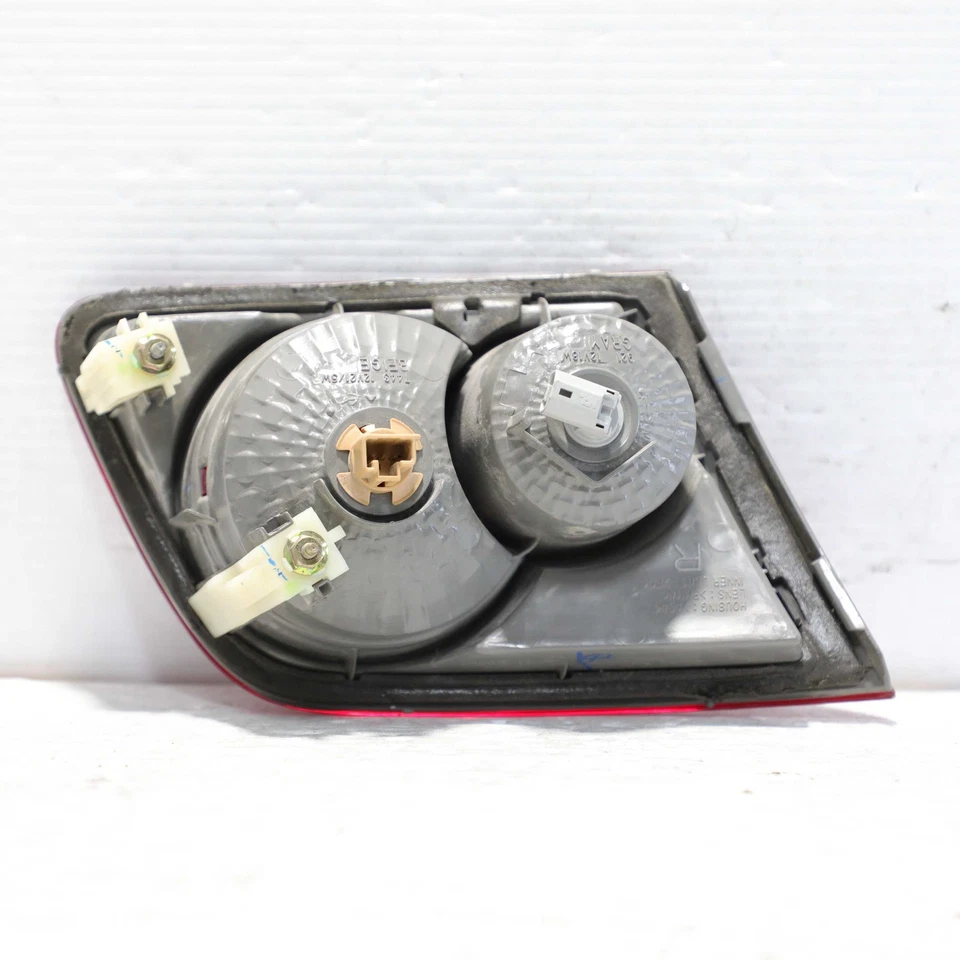 Luz trasera incandescente lateral derecha Mazda 6 2003-2005 OEM Foto 4 de 4