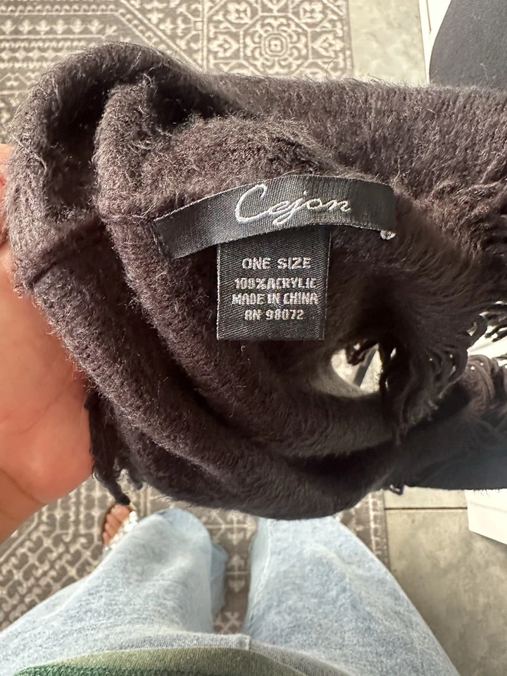 Bufanda Cejón negra lisa con flecos muy suave estilo clásico cuello o envoltura para la cabeza Foto 4 de 4