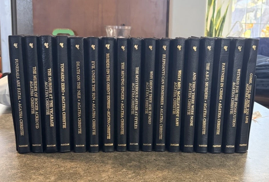 Vintage Agatha Christie Bantam  Gilt Deluxe Leather Mysteries Multiple Titles Foto 3 de 4