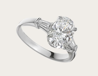 Griffe Ring Bvlgari Solitaire Diamond Ring GIA Bulgari Griffe Oval
