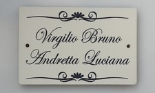 Numero civico+via incisi su piastrella di ceramica 14,5 x 9,5 cm_con greche